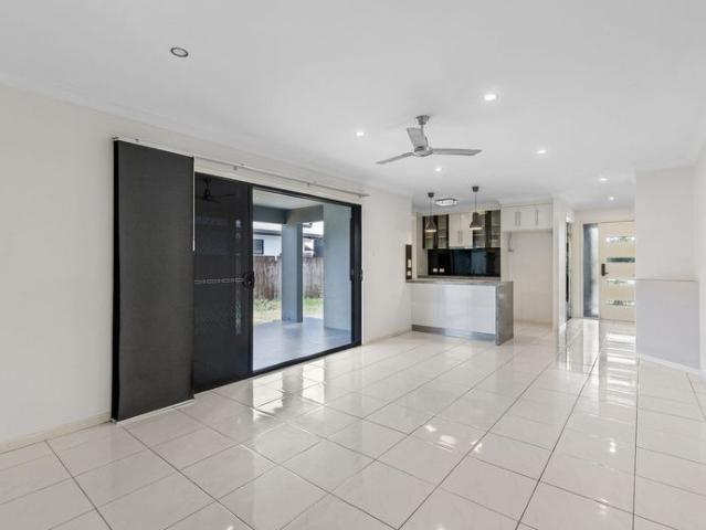 BREAK LEASE* Beautiful Family Home in Royal Sands