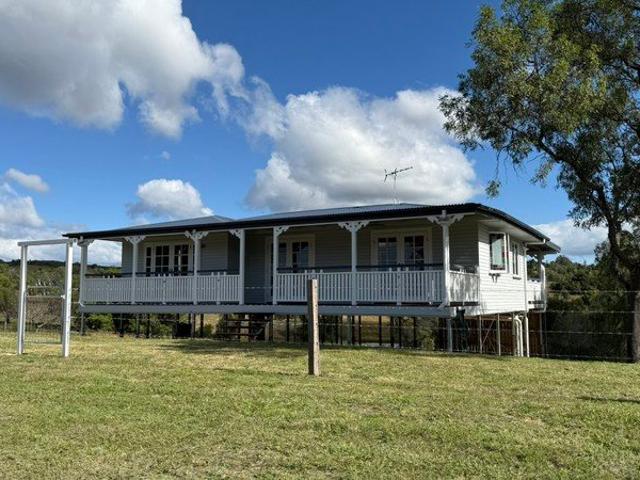 BREAK LEASE* Charming Country Cottage with Mountain Views