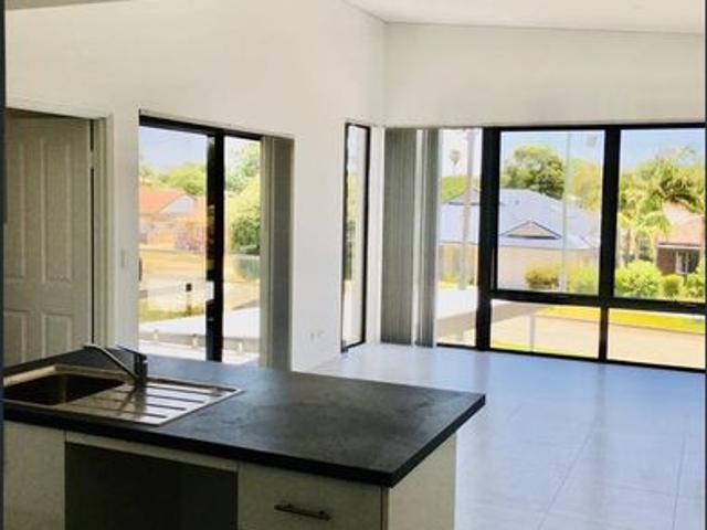 Break Lease Convenient & Secure 2 Bedroom Unit in Thornlie