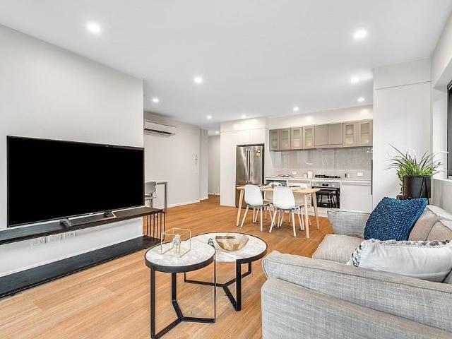 BREAK LEASE DELUX LIVING WITH AC THROUGHOUT