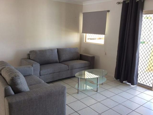 BREAK LEASE! Furnished Apartment 3 Bedroom 2 Bathroom Walking Distance To Hospital and Uni