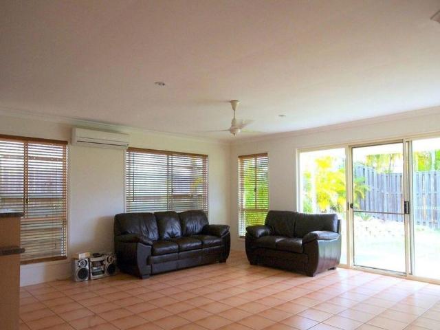 Break Lease in the Heart of Varsity Lakes