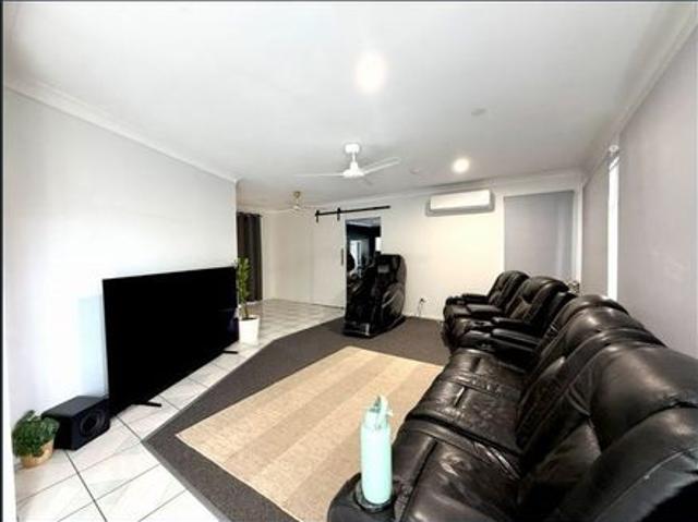 BREAK LEASE LARGE 4 BEDROOM HOUSE WITH POOL ! Available on 31/07/2026