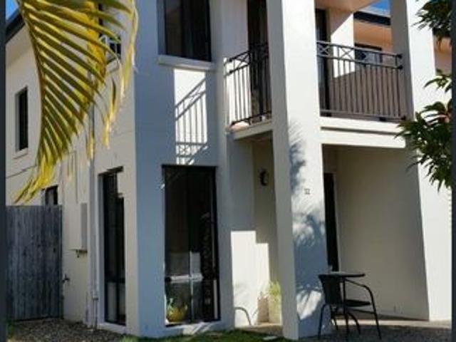 BREAK LEASE SECURE THIS LOVELY 3 BED 2 BATH TOWNHOUSE IN A FAMILY ORIENTED COMPLEX available from 15th September