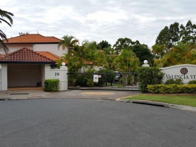BREAK LEASE SECURE THIS LOVELY 3 BED 2 BATH TOWNHOUSE IN A FAMILY ORIENTED COMPLEX available from 15th September