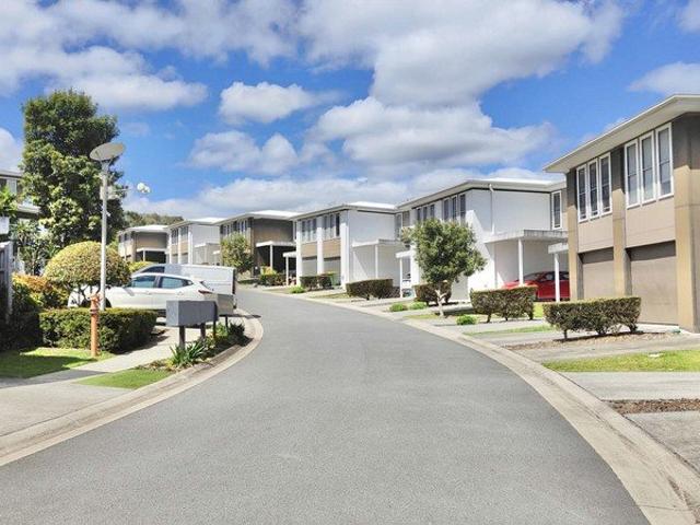 BREAK LEASE Spacious, modern 4 bedroom townhouse for rent