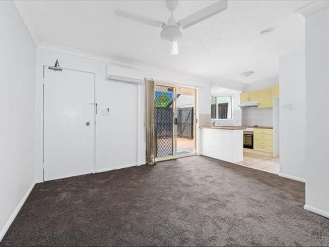 Break lease Spacious One Bedroom Unit with Pool, Large Balcony & Secure Parking