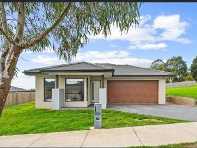 Break Lease Stylish 4 Bedroom Home