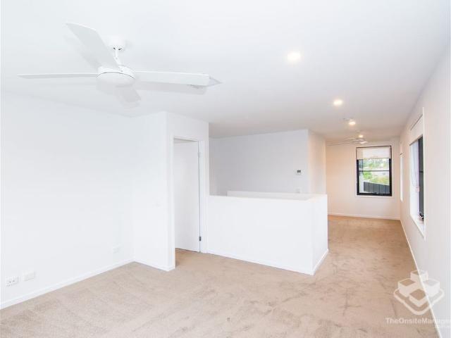 Breaking Lease for Rent STUNNING TOWNHOME FOR RENT