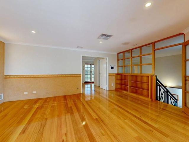 Breaklease 3 month lease available This Beautiful 5 Bedroom 4 bathroom two storey home has amazing golf course views