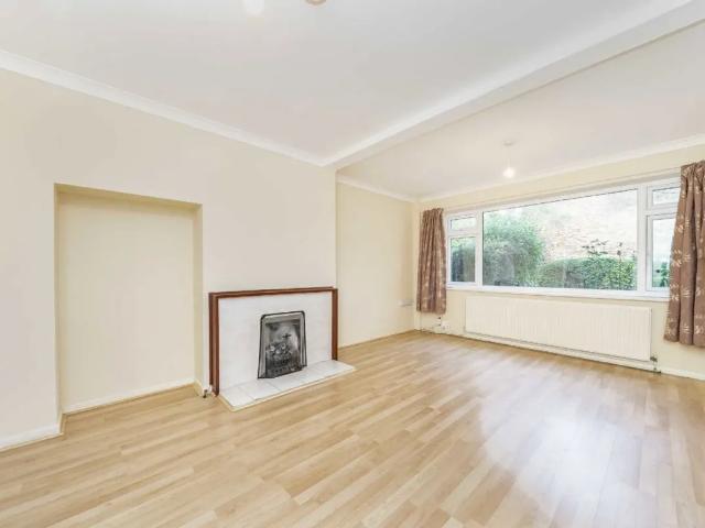 Breamwater Gardens, TW10, London