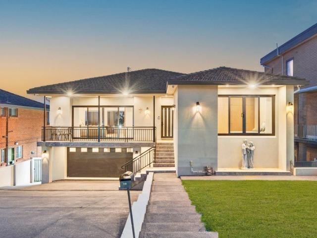 Breathtaking 180 Degree Views, Luxury Finishes and Exceptional Family Versatility