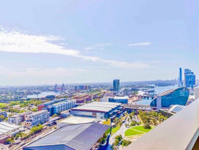 Breathtaking 270 degree Darling Harbour water and city view apartment