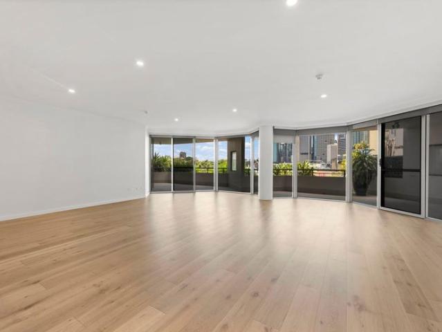 BREATHTAKING 4 BED 3 BATH WITH PRIME CITY VIEW