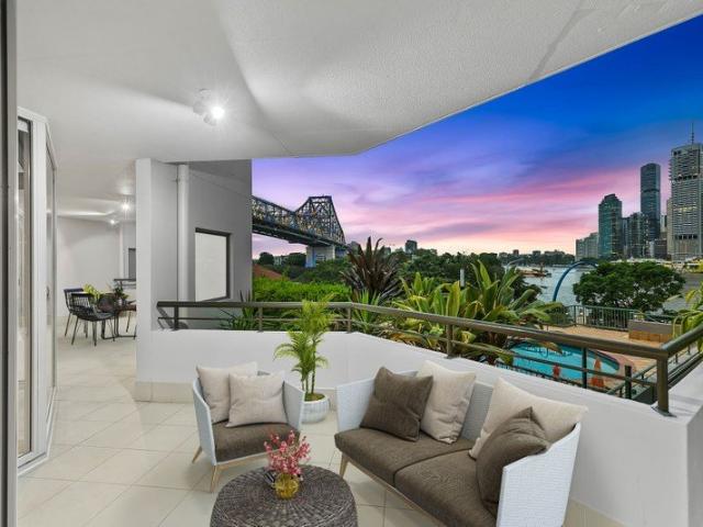 BREATHTAKING 4 BED 3 BATH WITH PRIME CITY VIEW