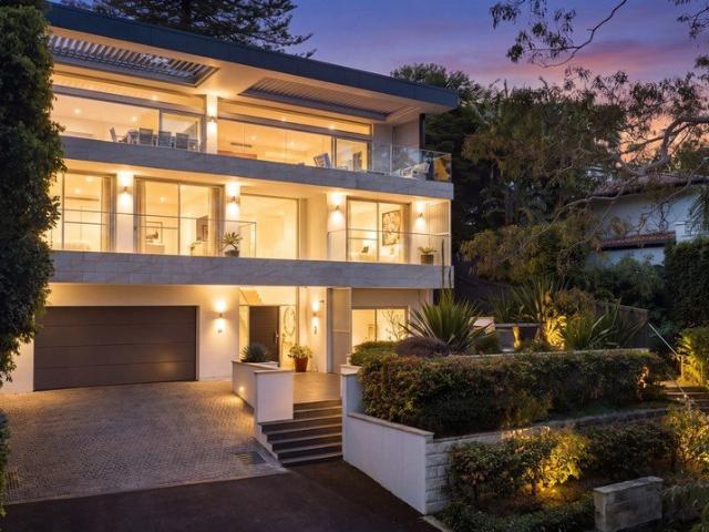 Breathtaking coastal luxury in exclusive Balmoral pocket