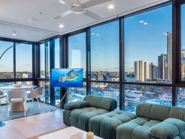 Breathtaking City Views from Your Rooftop Oasis Retreat 2 Bed | 2 Bath | Sleeps 4 | 90m²