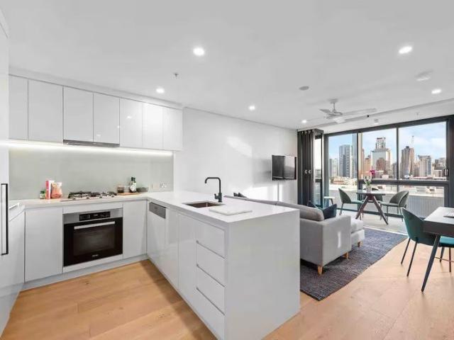 Breathtaking City & River Views in 5 Star Resort Setting 2 Bed | 1 Bath | Sleeps 4 | 75m²