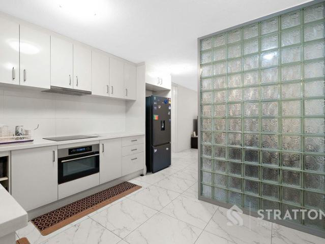 Breathtaking City & River Views in an Unbeatable Lifestyle Location