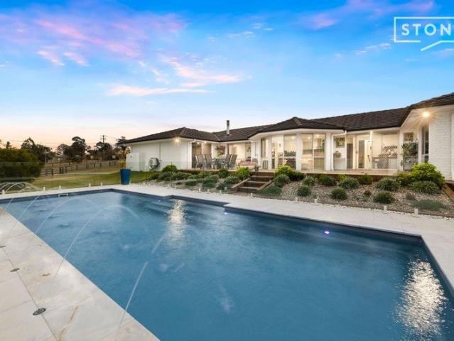 Breathtaking Acreage And Luxury Residence With Views