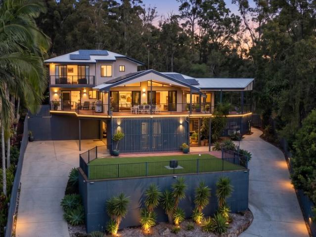 Breathtaking Architecture Meets Smart Luxury in Fernlands Estate