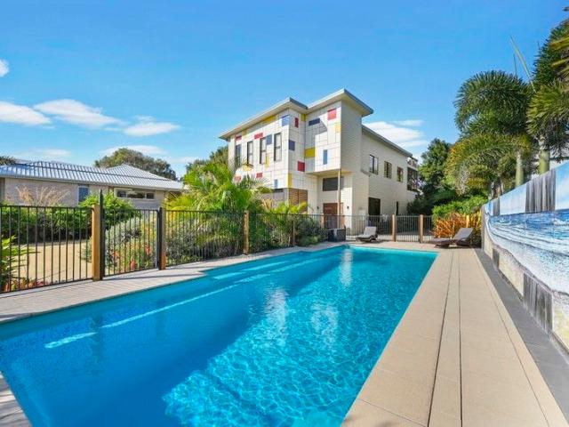 Breathtaking Beachfront Masterpiece on 1,057 m² Ultimate Dual Living Oasis