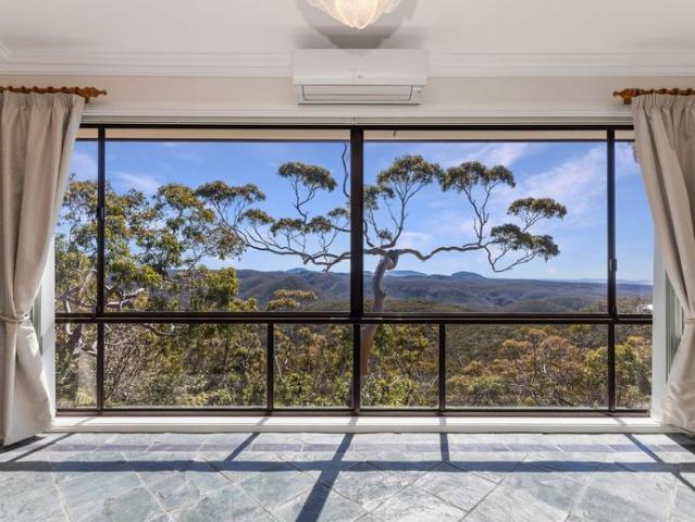 Breathtaking Blue Mountains Views Spacious & Beautifully Presented Home