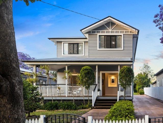 Breathtaking Family Home in Exclusive Location!