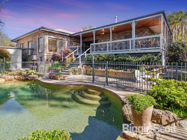 Breathtaking Family Living with Gardening Included!