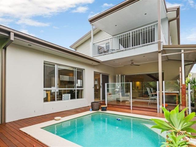 Breathtaking home in much sought after Azzurra Island