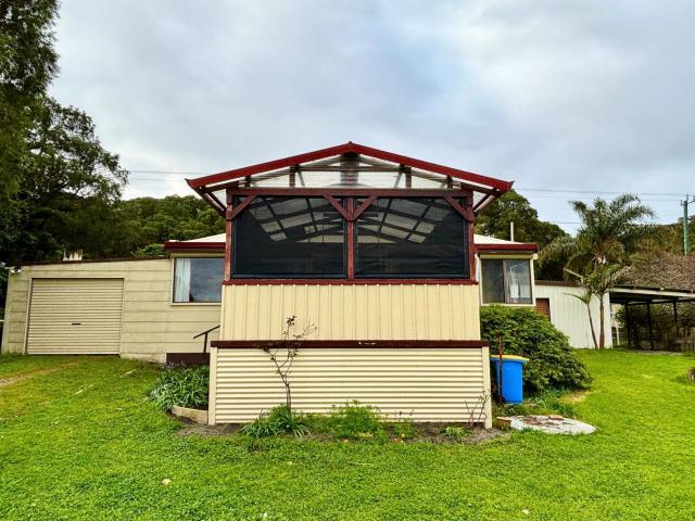 BREATHTAKING HARBOUR & HINTERLAND VIEWS IN A SOUGHT AFTER LOCATION