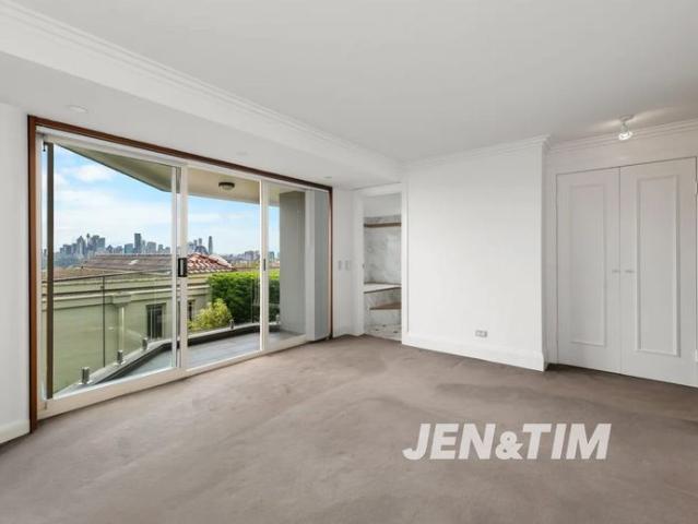 Breathtaking Sydney Harbour & Skyline Views – Luxury Executive Living