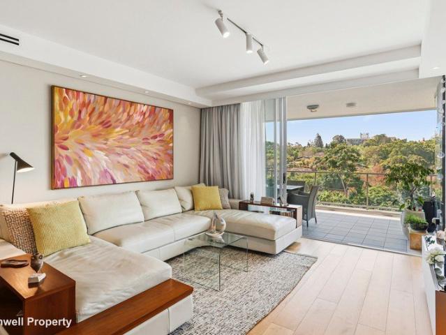 BREATHTAKING PARKLAND VIEWS and EXQUISITE RESIDENCE in HEART OF BRISBANE CITY CLOSE TO THE UPCOMING OLYMPIC ACTION!