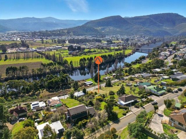 Breathtaking river views from large versatile block