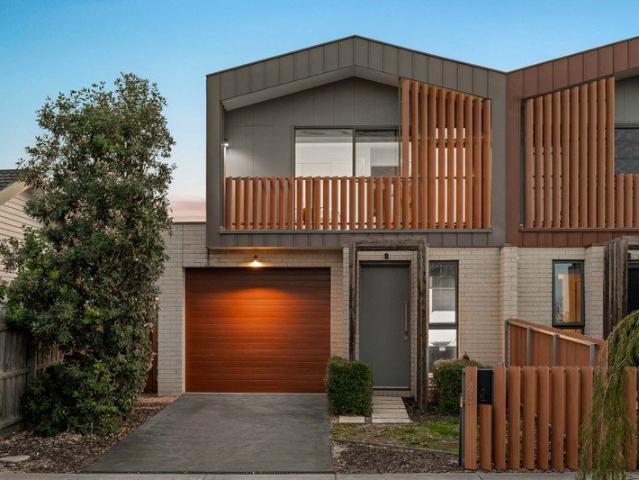 Breathtaking Townhouse in Sought After Edithvale