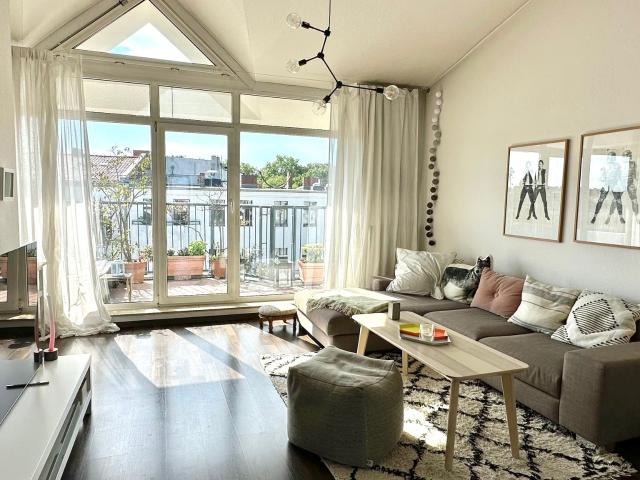 breathtaking top floor dream apartment with a view of Victoria Park