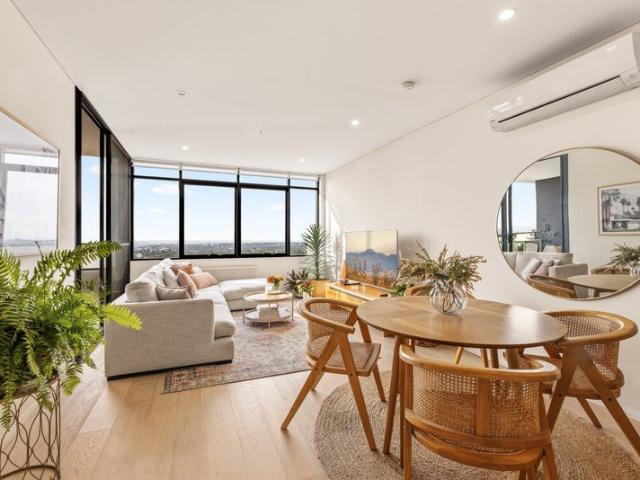Breathtaking Views In A Superb Location!