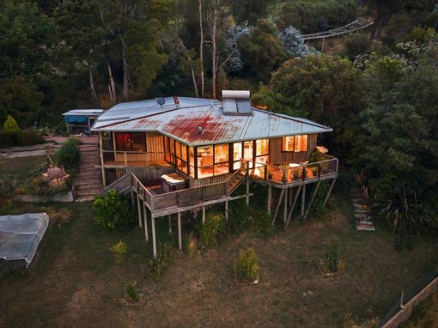 Breathtaking views, peaceful country living