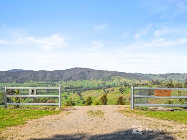 BREATHTAKING VIEWS, QUALITY LIVING AND 20 ACRES OF COUNTRY FREEDOM