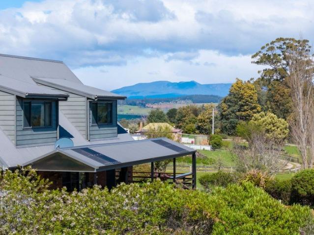 Breathtaking Views & Ultimate Rural Lifestyle