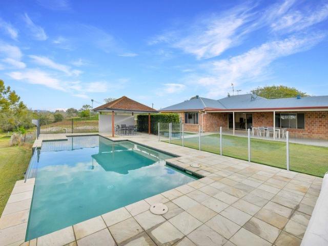 Breathe in the Country Air: Space, Views & Pure Country Bliss!