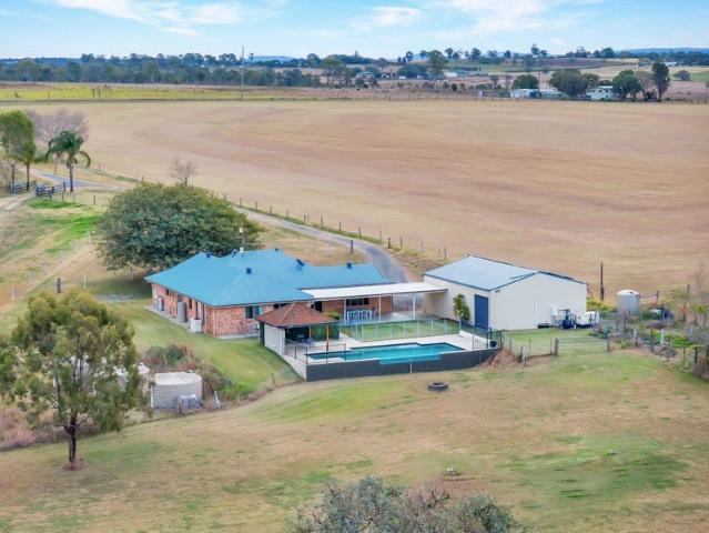 Breathe in the Country Air: Space, Views & Pure Country Bliss!