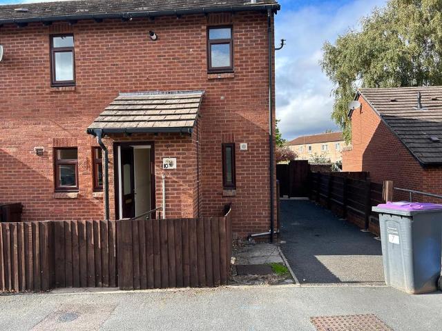 Brecknock Court, Telford TF1 3 bed terraced house to rent £1,000 pcm £231 pw