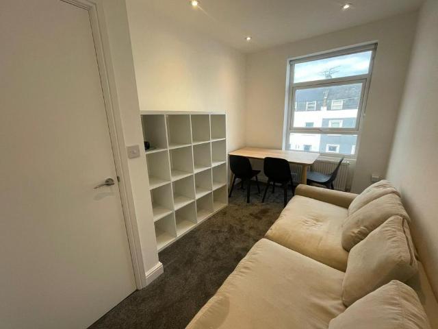 Brecknock Road, Tufnell Park, London 4 bed flat to rent £3,500 pcm £808 pw