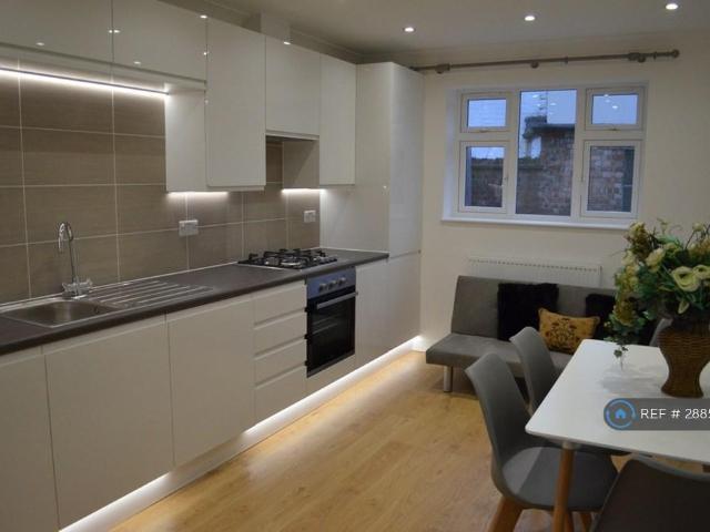 Brecknock Road, London, N7 3 bed flat to rent £3,354 pcm £774 pw