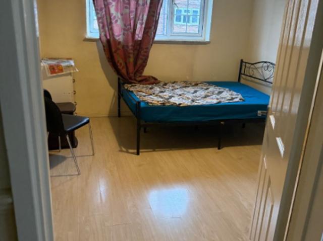 Brede Close, London E6 1 bed in a house share to rent £800 pcm £185 pw