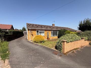 Bredon Grove, Malvern WR14, 2 bed bungalow to rent, £1,300 pcm | PrimeLocation