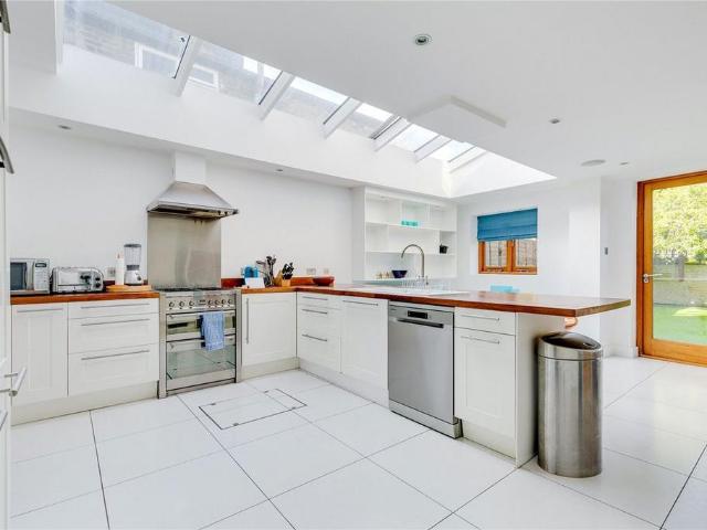 Breer Street, London SW6 3 bed terraced house to rent £3,750 pcm £865 pw