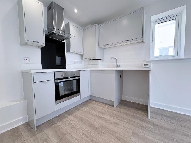Breeze Crescent, Romney Marsh TN29, 1 bed flat to rent, £1,000 pcm | PrimeLocation