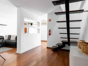 Breezy double bedroom with a balcony, in Sé de Braga e São Lazaro